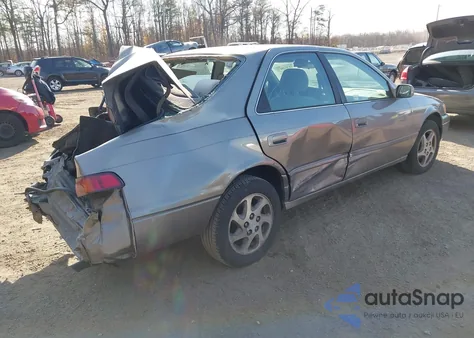 1997 Toyota Camry Xle V6 z USA, uszkodzony, nr VIN 4T1BF22K4VU001925